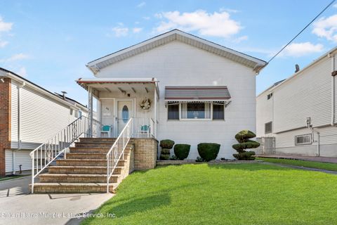 Photo of 69 Birchard Avenue, Staten Island, NY 10314 (MLS # 1158268)