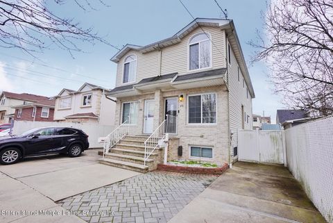 Photo of 378 Colony Avenue, Staten Island, NY 10306 (MLS # 1160979)