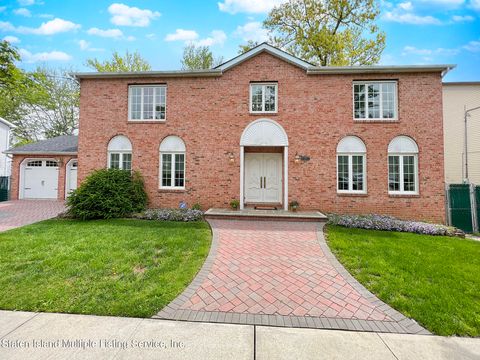 Photo of 27 Everett Avenue, Staten Island, NY 10309 (MLS # 1161764)