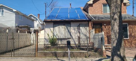 Photo of 61 Ackerman Street, Staten Island, NY 10308 (MLS # 2602406)
