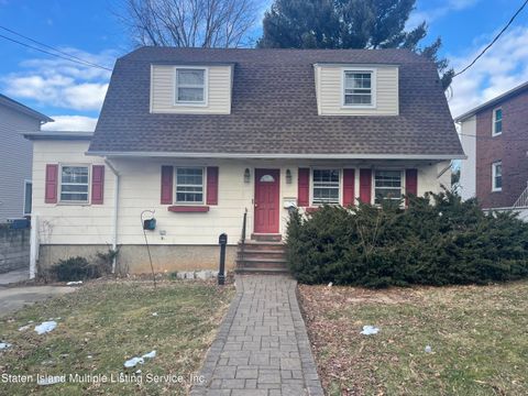 Photo of 2435 Victory Boulevard, Staten Island, NY 10314 (MLS # 2400999)