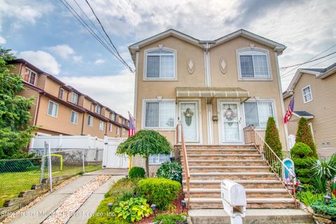 Photo of 11 Roosevelt Avenue, Staten Island, NY 10314 (MLS # 1163158)