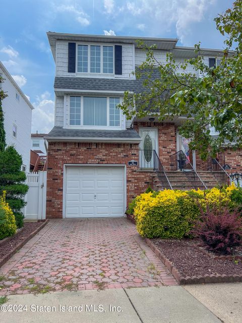 Photo of 56 Boyce Avenue, Staten Island, NY 10306 (MLS # 2404467)