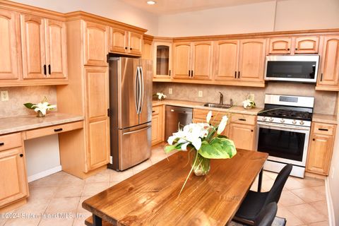 Photo of 215 Hart Boulevard #1k, Staten Island, NY 10301 (MLS # 2404448)