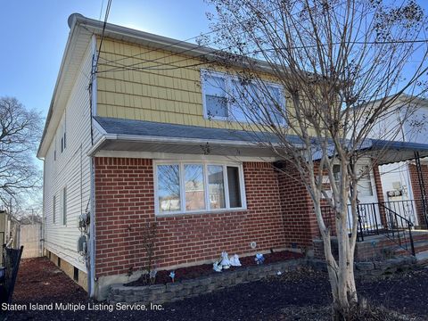 Photo of 376 Jefferson Avenue, Staten Island, NY 10306 (MLS # 1160555)