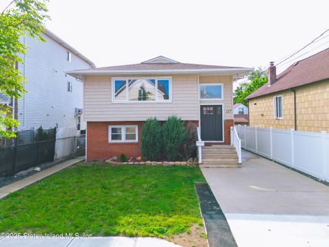 Photo of 117 Milton Avenue, Staten Island, NY 10306 (MLS # 2500340)