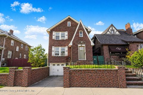 Photo of 39 Brabant Street, Staten Island, NY 10303 (MLS # 2602062)
