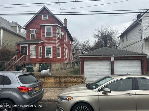 Photo of 101 Lockman Avenue Ave, Staten Island, NY 10303 (MLS # 2501778)