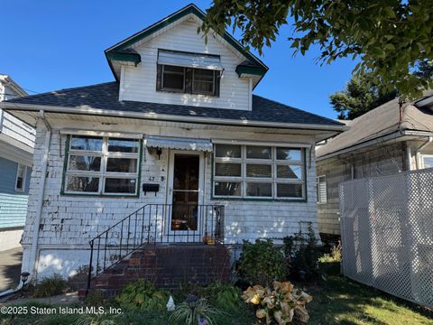 Photo of 47 Montell Street, Staten Island, NY 10302 (MLS # 2502519)