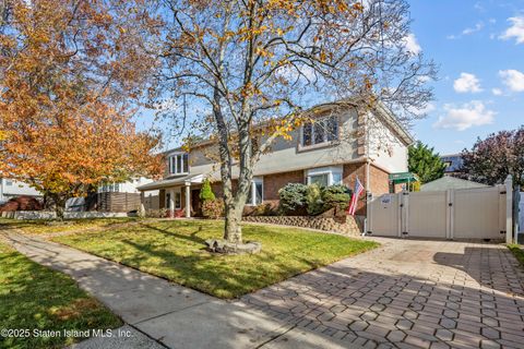 Photo of 21 Allen Place, Staten Island, NY 10312 (MLS # 2506668)