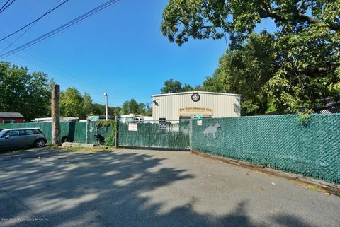 Photo of 155 Clay Pit Road, Staten Island, NY 10309 (MLS # 2500622)