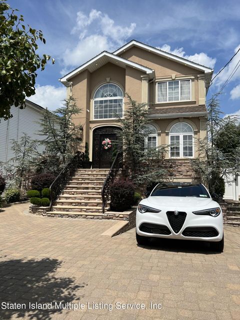Photo of 66 Churchill Avenue, Staten Island, NY 10309 (MLS # 1163693)