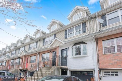 Photo of 31 Giacomo Lane, Staten Island, NY 10310 (MLS # 2501722)