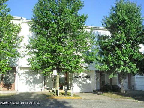 Photo of 185 Aspen Knolls Way, Staten Island, NY 10312 (MLS # 2503949)