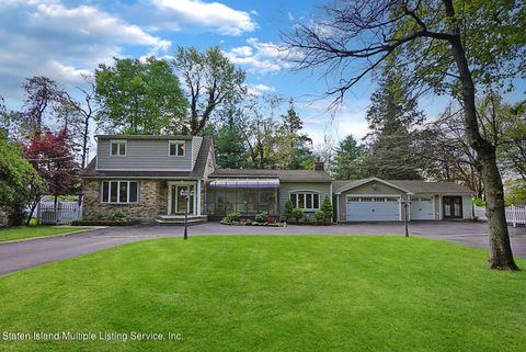 Photo of 432 London Road, Staten Island, NY 10306 (MLS # 1161886)