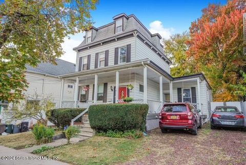 Photo of 413 Cary Avenue, Staten Island, NY 10310 (MLS # 2406110)