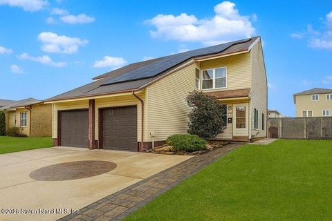 Photo of 194 Annadale Road, Staten Island, NY 10312 (MLS # 2600053)