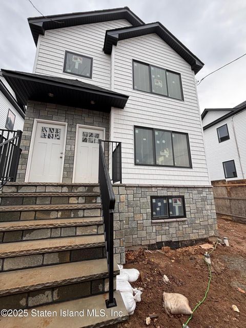 Photo of 292 Eltingville Boulevard, Staten Island, NY 10312 (MLS # 2501016)