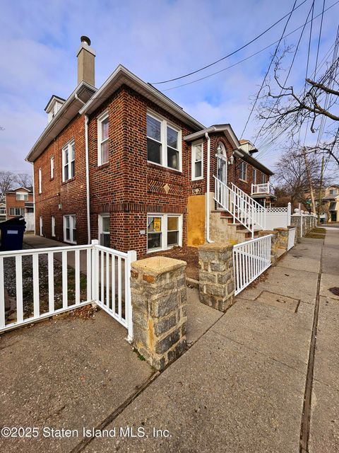 Photo of 10 Florida Avenue, Staten Island, NY 10305 (MLS # 2501514)