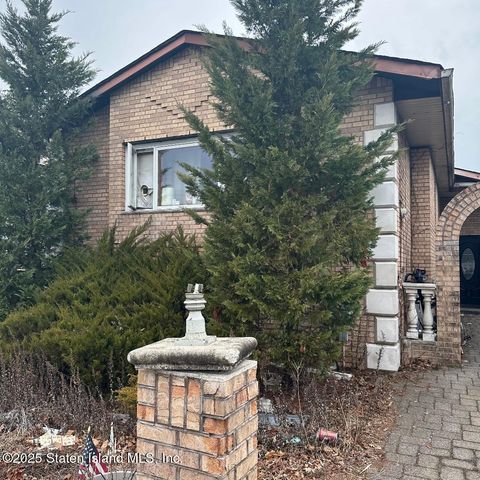 Photo of 43 Country Woods Lane, Staten Island, NY 10308 (MLS # 2500331)