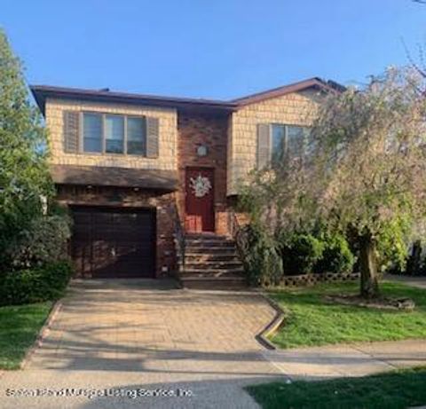 Photo of 598 Sinclair Avenue, Staten Island, NY 10312 (MLS # 1162073)