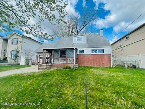 Photo of 415 King Street, Staten Island, NY 10312 (MLS # 2602088)