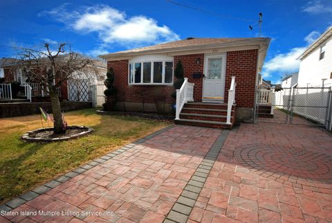 Photo of 232 Delaware Avenue, Staten Island, NY 10305 (MLS # 1159878)