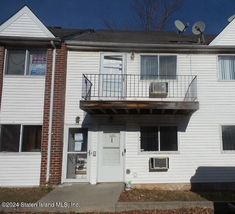 Photo of 231 Maple Parkway, Staten Island, NY 10303 (MLS # 2406867)