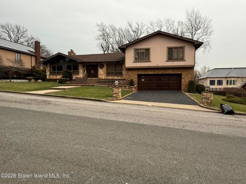 Photo of 32 Hunt Lane, Staten Island, NY 10304 (MLS # 2601016)