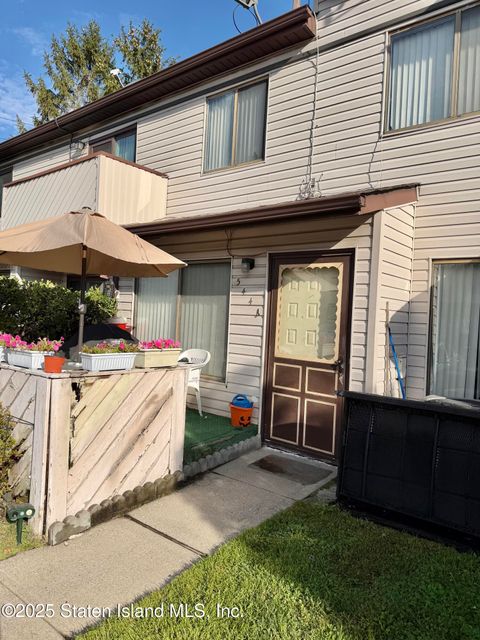 Photo of 544 Lisk Ave Ave #A, Staten Island, NY 10303 (MLS # 2505954)
