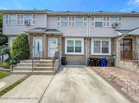 Photo of 16 Deborah Loop, Staten Island, NY 10312 (MLS # 2601096)