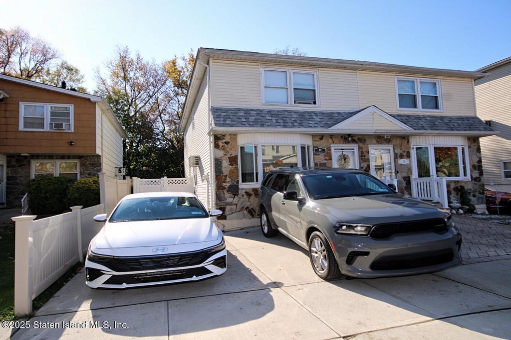 Photo of 22 Tanglewood Drive, Staten Island, NY 10308 (MLS # 2506444)