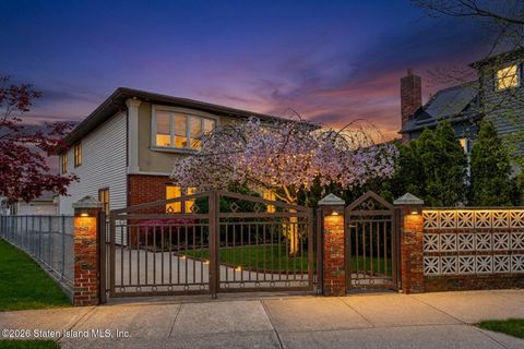 Photo of 176 Quintard Street, Staten Island, NY 10305 (MLS # 2602049)