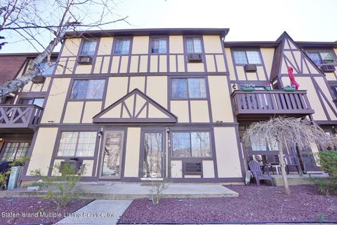 Photo of 43 Devon Loop, Staten Island, NY 10314 (MLS # 1160850)