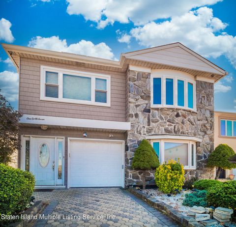 Photo of 147 Steinway Avenue, Staten Island, NY 10314 (MLS # 1158202)