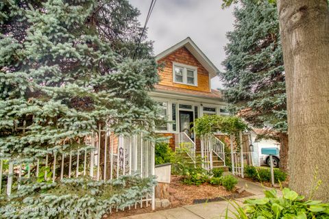 Photo of 254 Dickie Avenue, Staten Island, NY 10314 (MLS # 2404781)