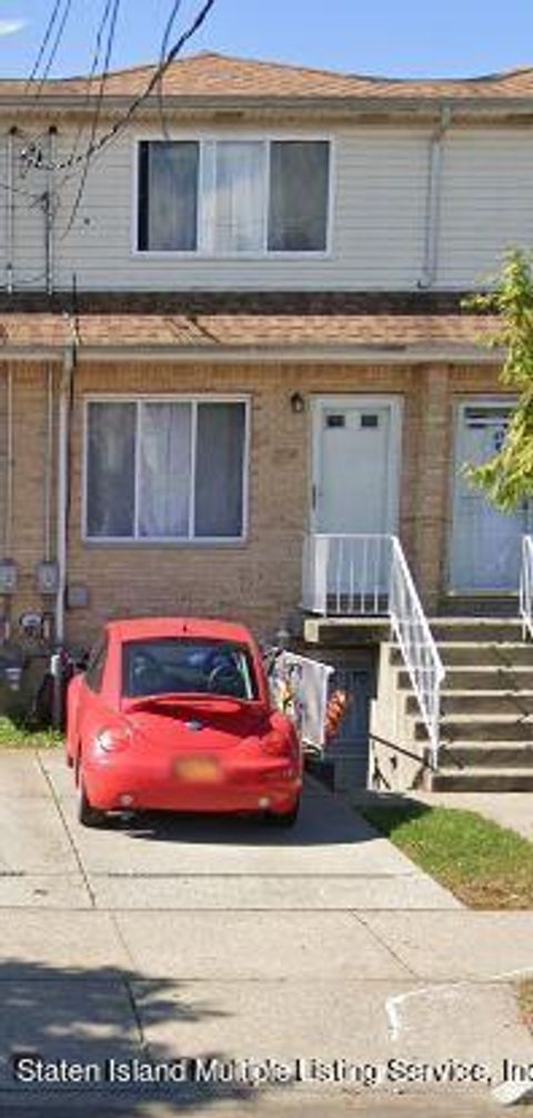 Photo of 274 Maple Parkway, Staten Island, NY 10303 (MLS # 1164538)