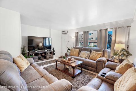 Photo of 193 Lamped Loop, Staten Island, NY 10314 (MLS # 2400549)