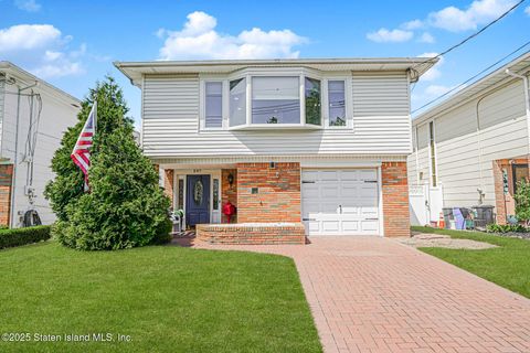 Photo of 207 Park Street, Staten Island, NY 10306 (MLS # 2504778)
