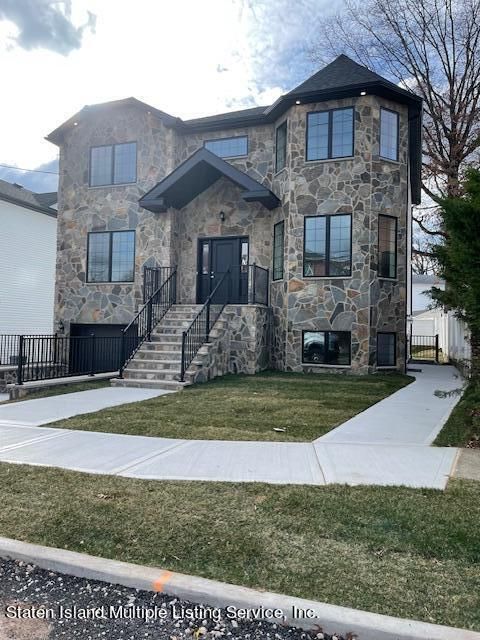 Photo of 8 Walnut Place, Staten Island, NY 10306 (MLS # 1165789)