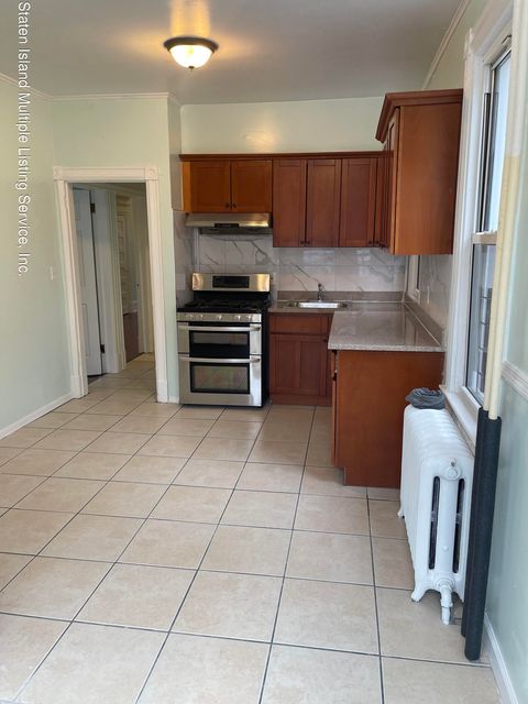 Photo of 246 Fillmore Street, Staten Island, NY 10301 (MLS # 1165621)