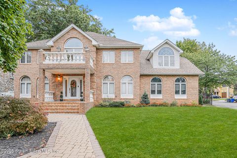 Photo of 311 Bertram Avenue, Staten Island, NY 10312 (MLS # 2505811)