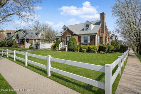 Photo of 72 10 Street, Staten Island, NY 10306 (MLS # 2601859)