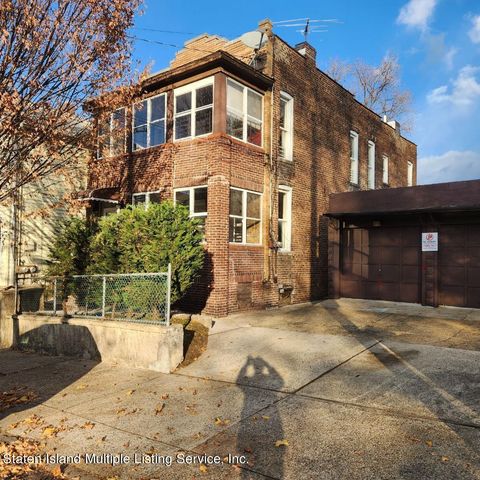 Photo of 219 N Burgher Avenue, Staten Island, NY 10310 (MLS # 1165827)