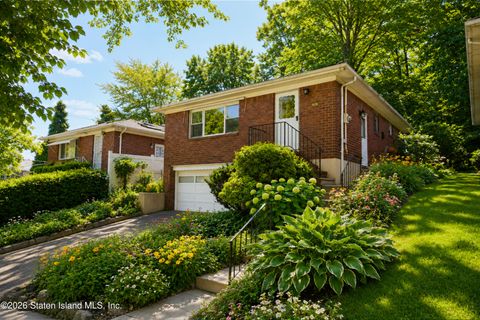 Photo of 95 Franklin Avenue, Staten Island, NY 10301 (MLS # 2603032)