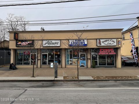 Photo of 4011 Hylan Boulevard, Staten Island, NY 10308 (MLS # 2600127)