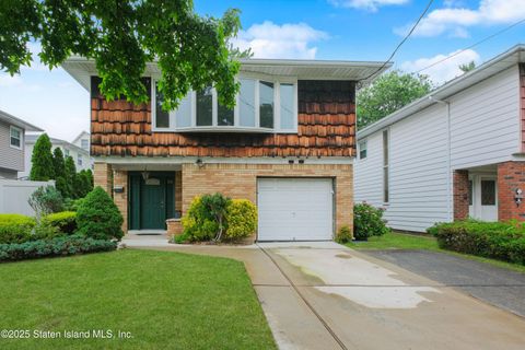 Photo of 55 Dorothea Place, Staten Island, NY 10306 (MLS # 2503476)