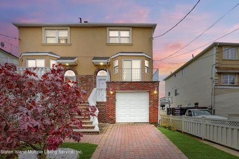 Photo of 132 Fahy Avenue, Staten Island, NY 10314 (MLS # 2400190)