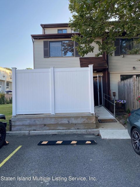 Photo of 15 Bunnell Court, Staten Island, NY 10312 (MLS # 1163003)
