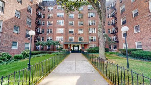 Photo of 50 Fort Place #B3c, Staten Island, NY 10301 (MLS # 2505801)